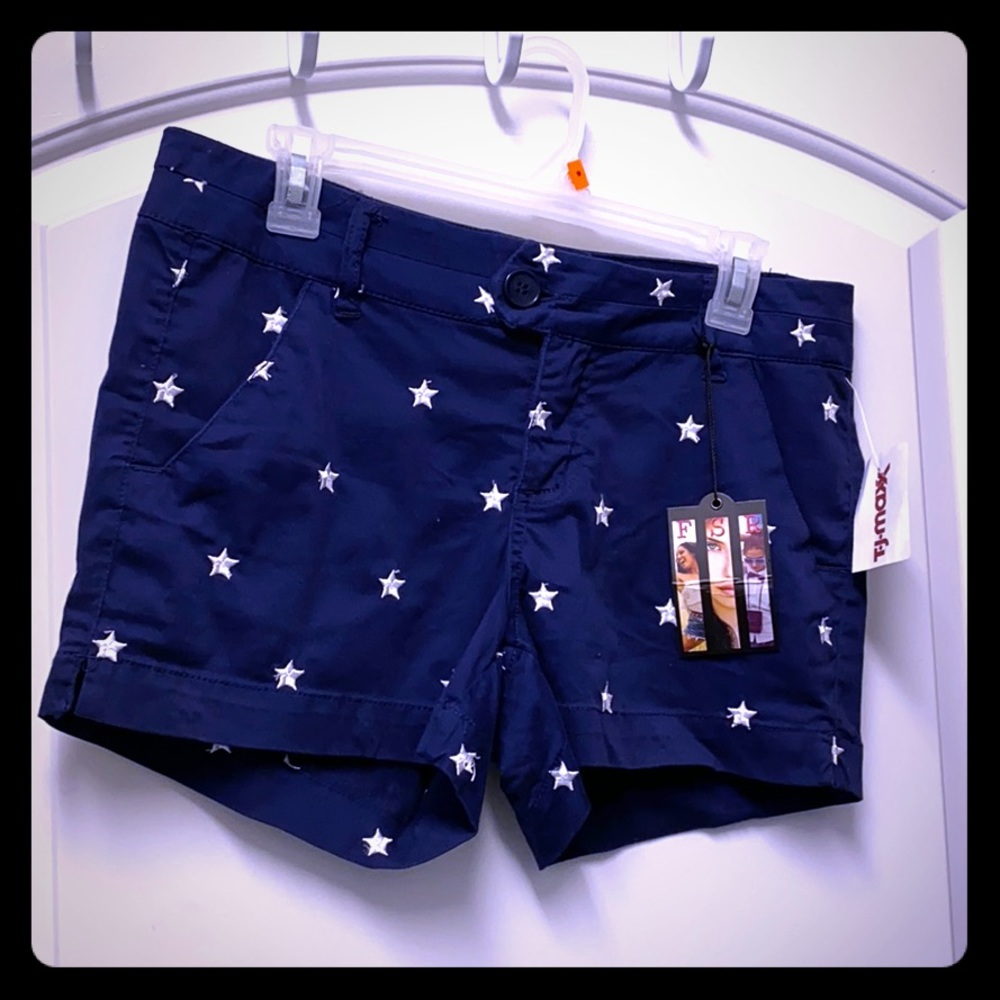 BNWT Navy shorts w/ white stars. Sz 9 4th of July